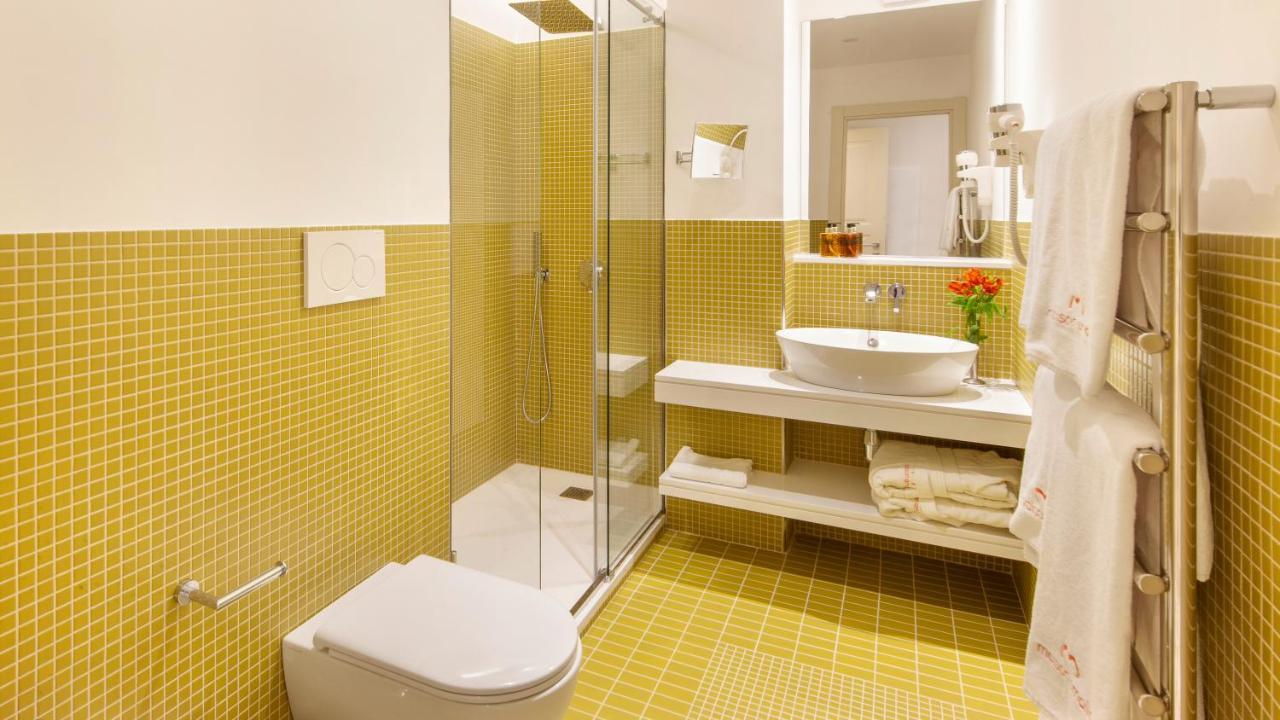 Deluxe Double or Twin Room with City View