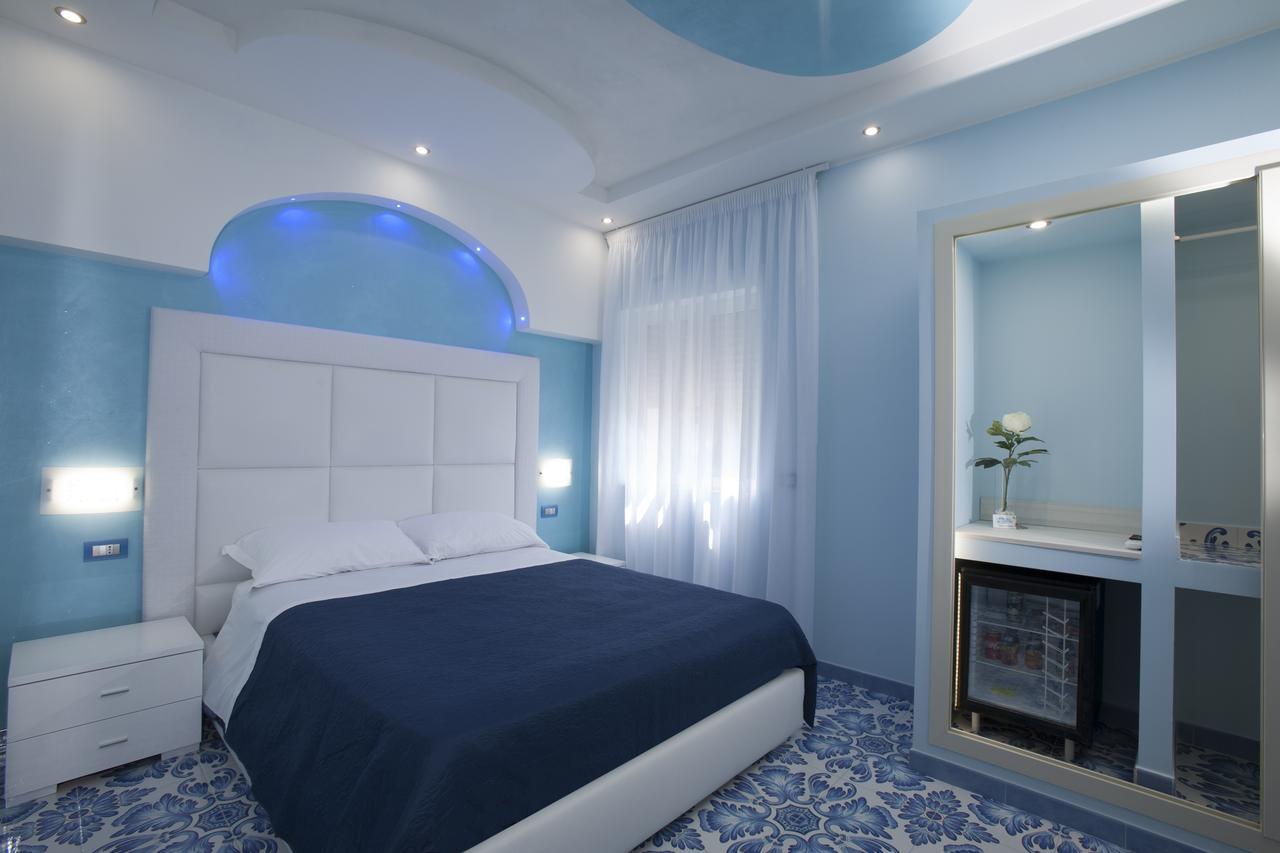 Deluxe Room (2 Adults + 1 Child)
