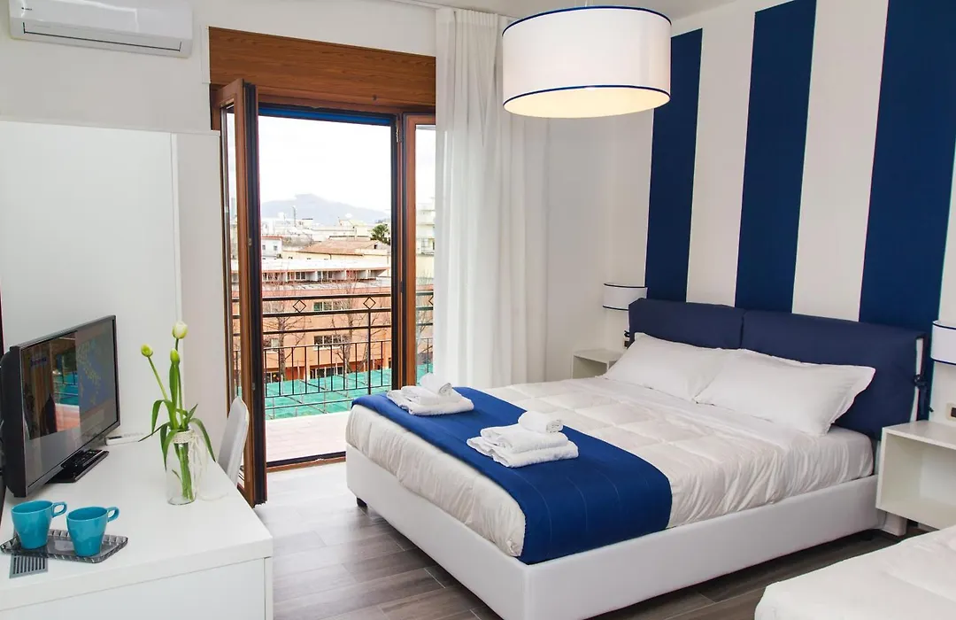 Sea Room Sorrento-1
